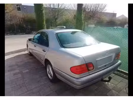 Mercedes-Benz Classe E E 230 2.3 150