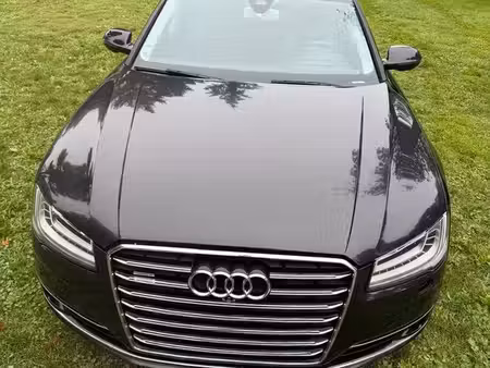Audi A8 quattro