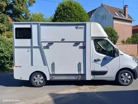 Renault Master 2.5 dCi 125