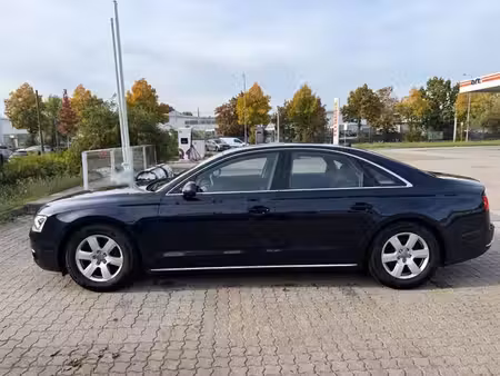 Audi A8 quattro