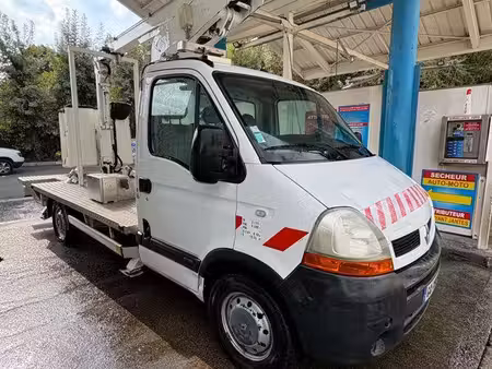 Renault Master 2.5 dCi 100