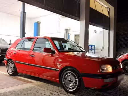 Volkswagen Golf 75