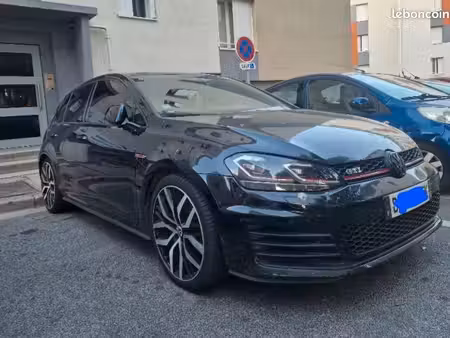 Volkswagen Golf GTI 2.0 TSI 220