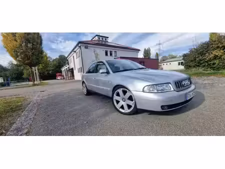 Audi A4 V6 2.4 165
