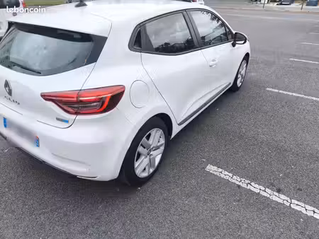 Renault Clio E-Tech 1.6 140 Business
