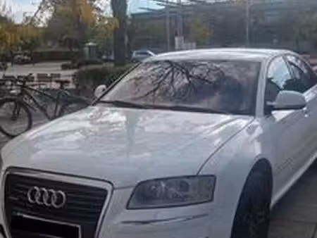 Audi A8 V6 3.0 quattro