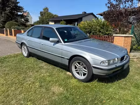BMW Série 7 740i 4.4 286