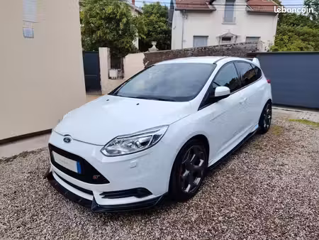 Ford Focus ST 2.0 250