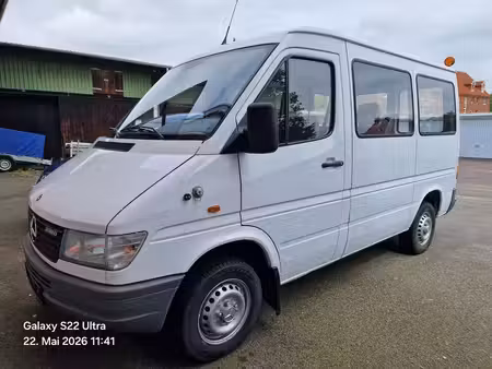 Mercedes-Benz Sprinter 208