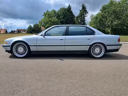 BMW Série 7 740i 4.4 286
