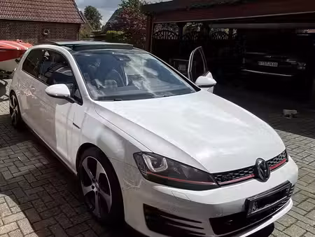 Volkswagen Golf GTI 2.0 TSI 220