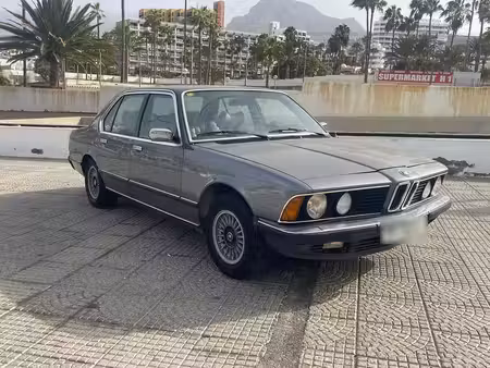 BMW Série 7 735i