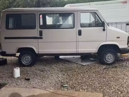 Peugeot J5 