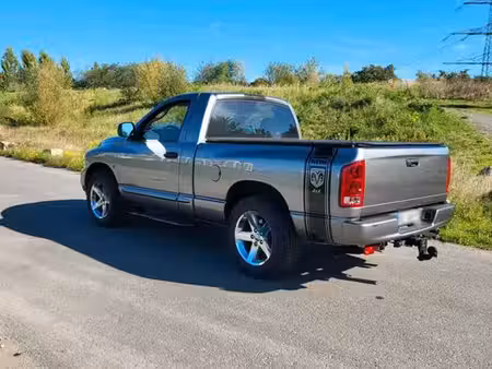 Dodge RAM 1500 V8 5.7