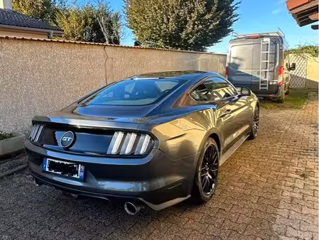Ford Mustang Fastback V8 5.0 421