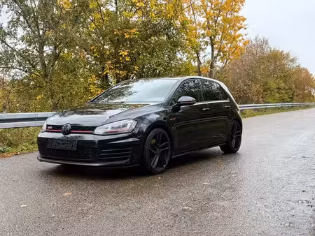 Volkswagen Golf GTI 2.0 TSI 220