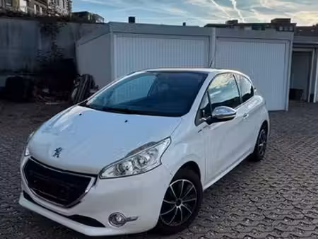 Peugeot 208 1.2 82