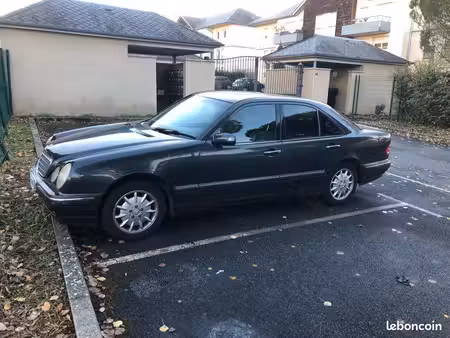 Mercedes-Benz Classe E E 240 V6 2.6 170