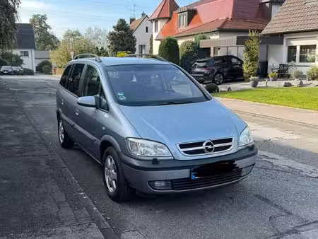 Opel Zafira 2.2 147