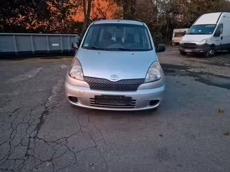 Toyota Yaris 1.3 86 Luna