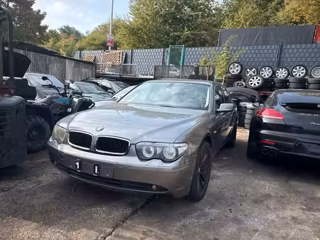 BMW Série 7 735i 3.5 272