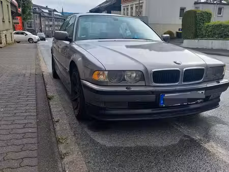 BMW Série 7 728i 2.8 193