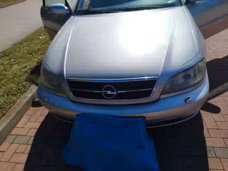 Opel Omega 2.6