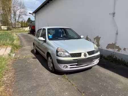 Renault Clio 75