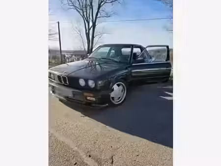 BMW Série 3 323i