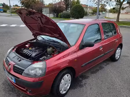 Renault Clio 75