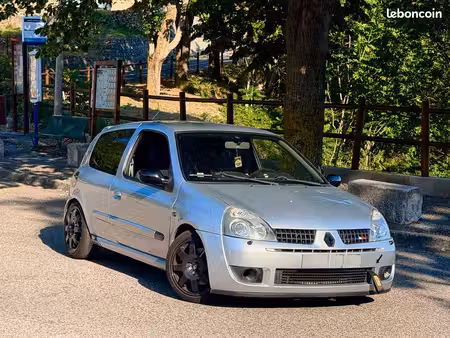 Renault Clio RS 2.0 182