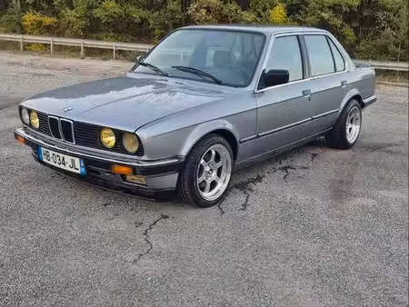 BMW Série 3 323i