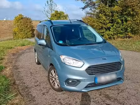 Ford Tourneo Courier 1.0 100 Titanium