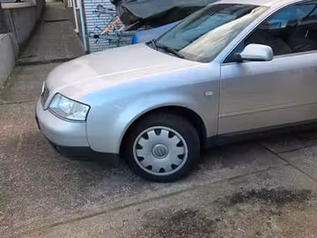 Audi A6 V6 2.4 165
