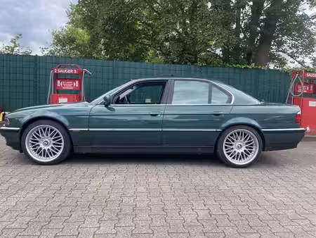BMW Série 7 740i 4.4 286
