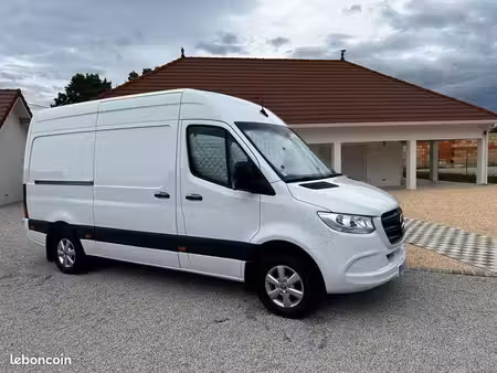 Mercedes-Benz Sprinter 319 V6 3.0 190