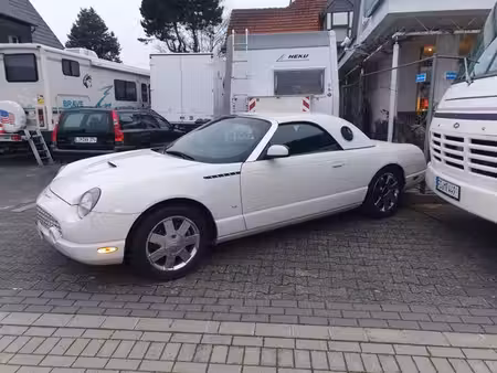 Ford Thunderbird V8 4.0