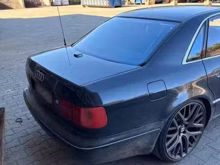 Audi A8 V8 4.2 300 quattro