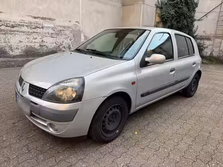 Renault Clio 75