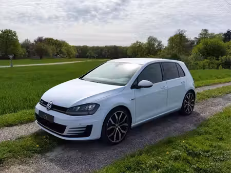 Volkswagen Golf GTI 2.0 TSI 220