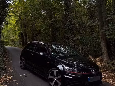 Volkswagen Golf GTI 2.0 TSI 220