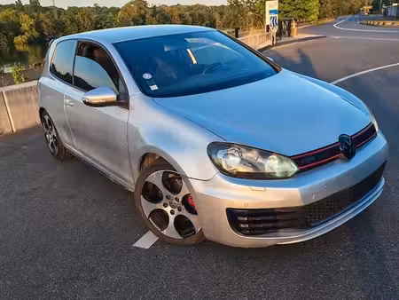 Volkswagen Golf GTI 2.0 TSI 210