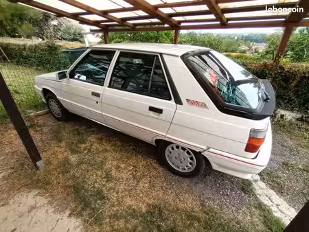 Renault R11