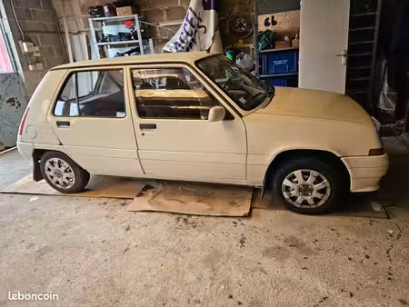 Renault R5 