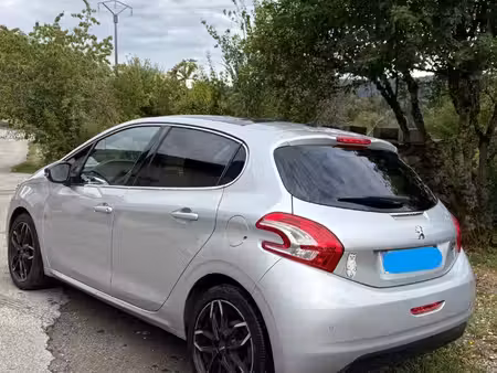 Peugeot 208 1.6 HDi 115