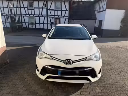 Toyota Avensis 2.0 143