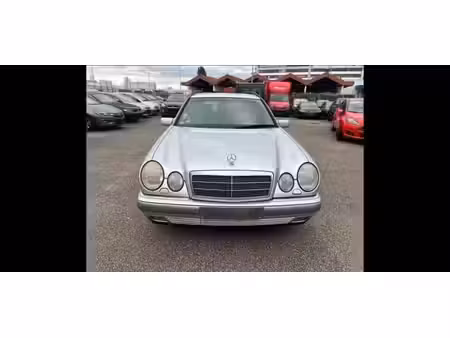 Mercedes-Benz Classe E E 240 V6 2.6 170