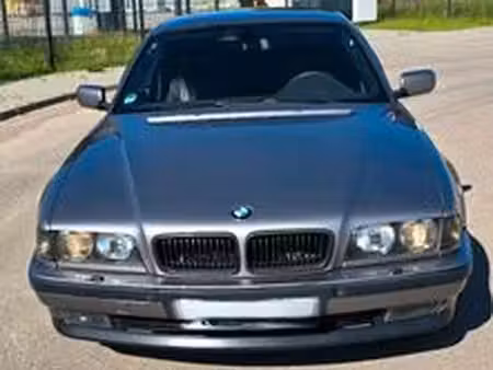 BMW Série 7 740i 4.4 286