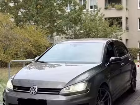 Volkswagen Golf R 2.0 TSI 300 4Motion