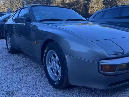 Porsche 944